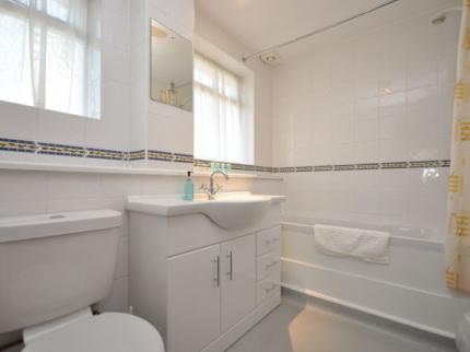 FIRS HOTEL APSLEY END HITCHIN