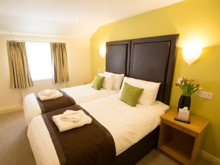 WAKEFIELD LIMES HOTEL CARLTON LEEDS