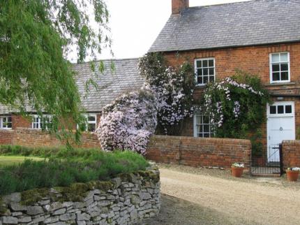 NEWTON PARK FARM BOURNE END NEWTON BLOSSOMVILLE