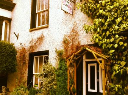 ORREST COTTAGE BOWNESS ON WINDERMERE WINDERMERE