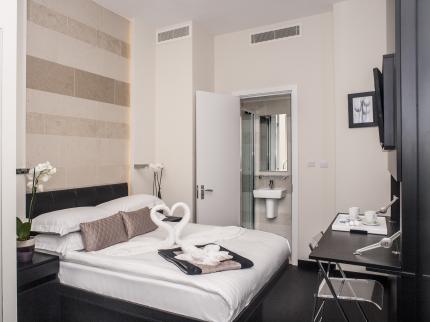 39 STUDIOS BAYSWATER LONDON