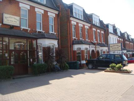 HEATHERBANK GUEST HOUSE COLNEY HATCH LONDON