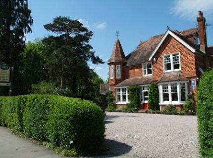 LAWN GUEST HOUSE BURSTOW GATWICK