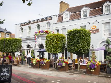 COACH AND HORSES HOTEL KEW KEW GARDENS