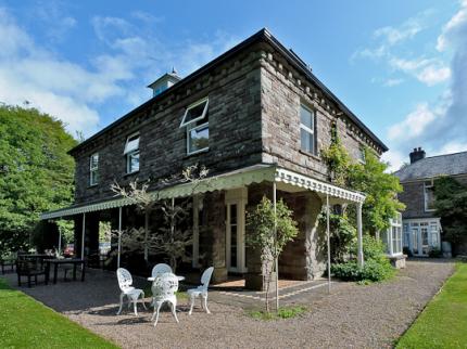 NYTHFA HOUSE ABERCYNAFON BRECON