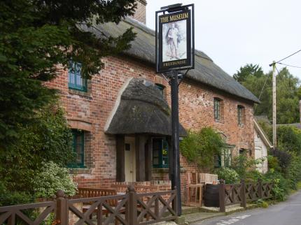 MUSEUM INN ALMER FARNHAM