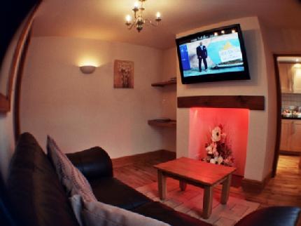 COTTAGE AT RETREAT BALL HAYE GREEN LEEK