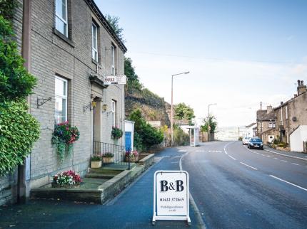 PINFOLD GUEST HOUSE ELLAND HUDDERSFIELD