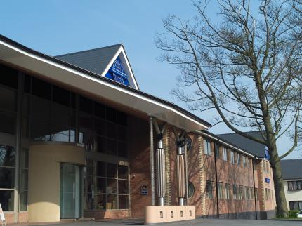 WRIGHTINGTON HOTEL COUNTRY CLUB APPLEY BRIDGE WIGAN