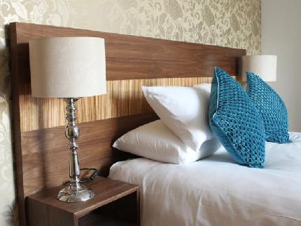 NUMBER ONE HUNDRED BED AND BREAKFAST CARDIFF