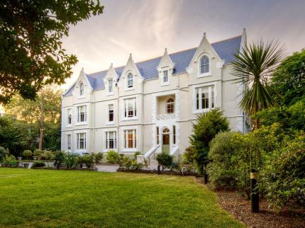 GREEN HOUSE BOURNEMOUTH