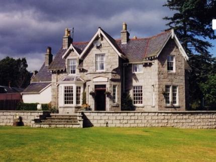 BRAEMAR LODGE HOTEL ALLANAQUOICH BRAEMAR