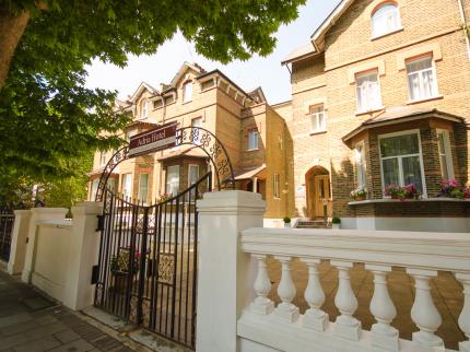 ADRIA HOTEL BARONS COURT LONDON
