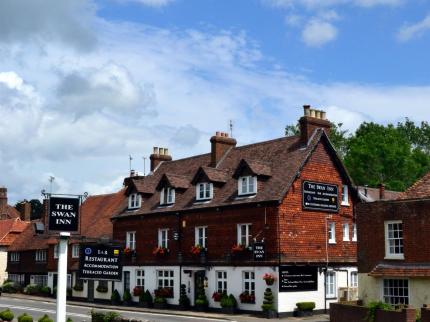 SWAN INN BOWLHEAD GREEN CHIDDINGFOLD GODALMING