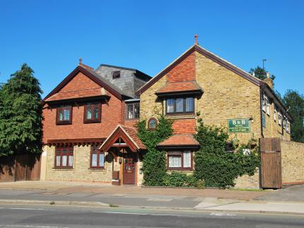 OAKWOOD BED AND BREAKFAST HEATHROW HARMONDSWORTH MIDDLESEX