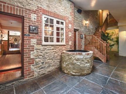 CROSS KEYS BERKLEY FROME