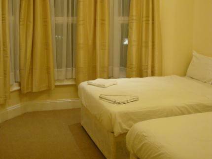 PEARL HOTEL LONDON BARONS COURT LONDON