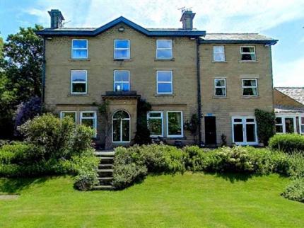 WIND IN WILLOWS CHUNAL GLOSSOP