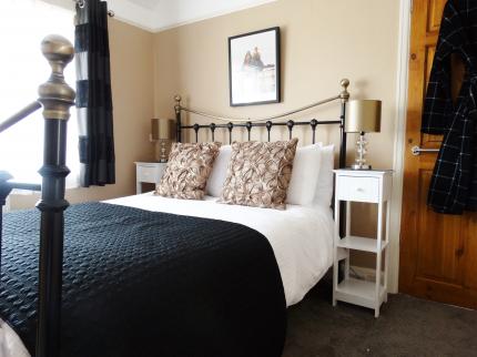 SW BED BREAKFAST BLUNSDON ST ANDREW SWINDON