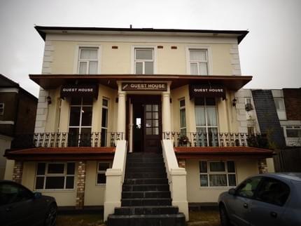 ARON GUEST HOUSE ACTON TOWN LONDON
