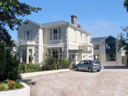 COURT PRIOR BOUTIQUE B B AND APARTMENT BARTON TORQUAY