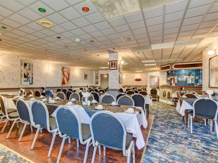 NEW SANDRINGHAM COURT HOTEL NORMA JEANS BAR BRASSERIE BLACKPOOL