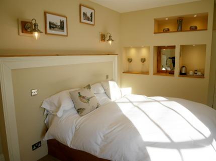 WHITE HART ARKELLS PUB GROUP FREEFOLK WHITCHURCH