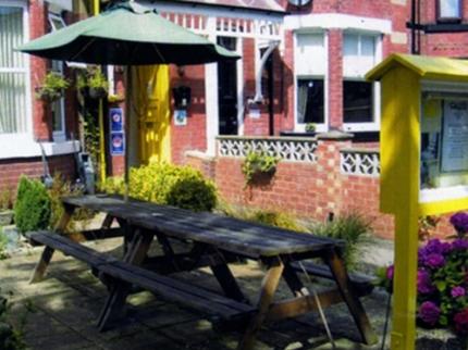 CHOMLEY HOLIDAY FLATS EAST AYTON SCARBOROUGH