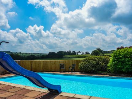 HELE PAYNE FARM SELF CATERING COTTAGE AYLESBEARE EXETER