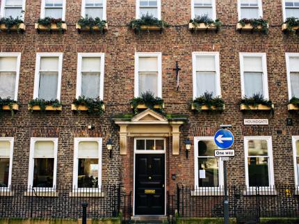 HOUNDGATE TOWNHOUSE BARMPTON DARLINGTON