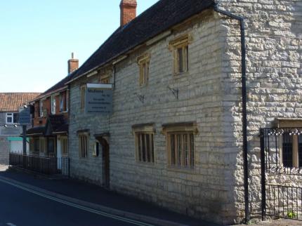 Mullions Hotel | Overleigh | Street |