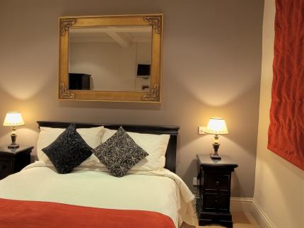 HOTEL DE VIE BADSHOT LEA FARNHAM