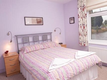 HOLBROOK BED BREAKFAST BEDCHESTER SHAFTESBURY