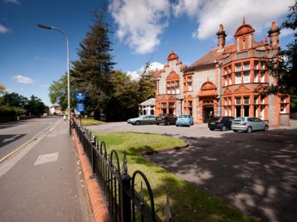 HILLINGDON PRINCE HOTEL ARBORFIELD READING