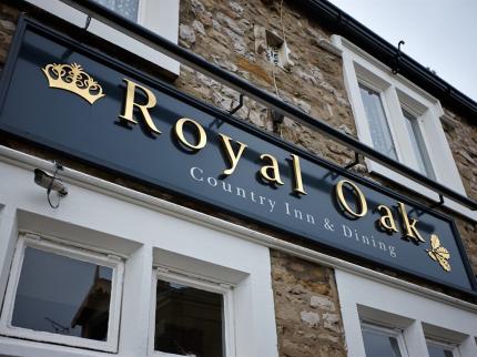 ROYAL OAK CLEATOP SETTLE