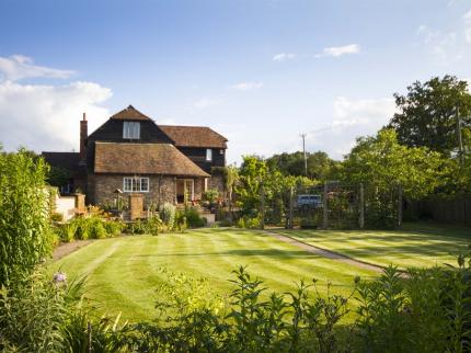 MAGPIES ASHFOLD CROSSWAYS HORSHAM