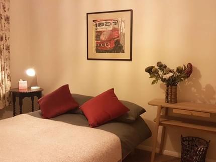 FARNHAM FLAT BADSHOT LEA FARNHAM