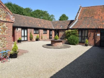 AT FARMHOUSE HUNTERS HALL BAWDESWELL DEREHAM