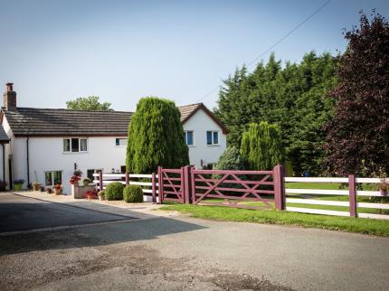 GLAN LLYN FARM HOUSE AFON WEN MOLD