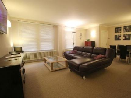 BENSON HOUSE ASHLEY CORSHAM