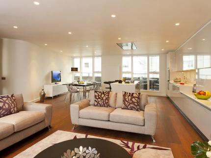 SACO COVENT GARDEN ST MARTIN S ALDWYCH LONDON