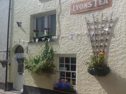 HOLLY COTTAGE VINTAGE B B BELOWDA MEVAGISSEY