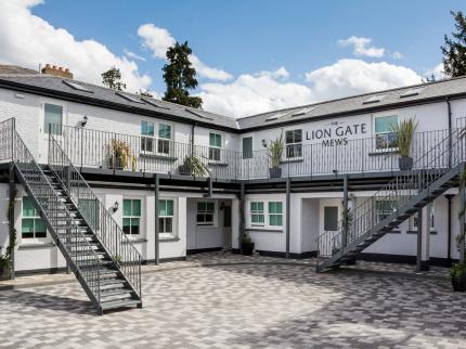 LION GATE MEWS EAST MOLESEY