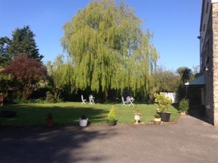 WORTH HOUSE BLEADNEY WELLS