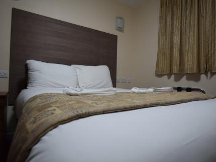 LUCKY 8 HOTEL ILFORD