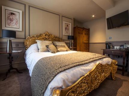 CARDINALS HAT WORCESTER