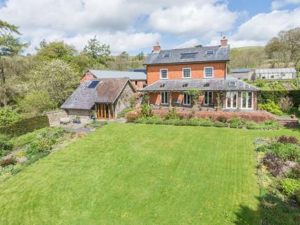 CWMLLECHWEDD FAWR ABBEYCWMHIR LLANDRINDOD WELLS