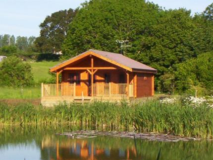 WATERMEADOW LAKES LODGES CLAPTON NORTH PERROTT