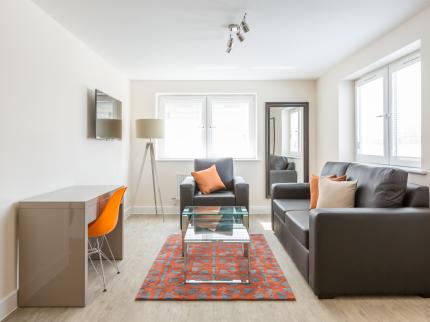 CENTRAL GATE BY HOUSE OF FISHER APARTMENTS DONNINGTON NEWBURY BERKSHIRE