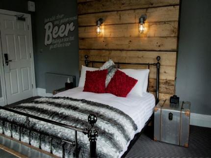 THREE HORSE SHOES CASTLETOWN SUNDERLAND